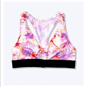 Victoria’s Secret gym to swim twist top